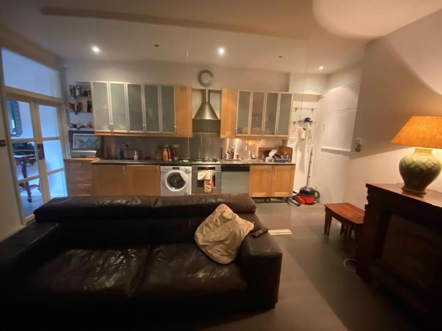 Large Studio Flat In Kensington Londra Esterno foto
