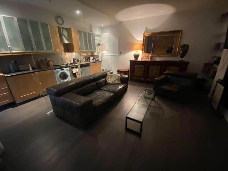 Large Studio Flat In Kensington Londra Esterno foto