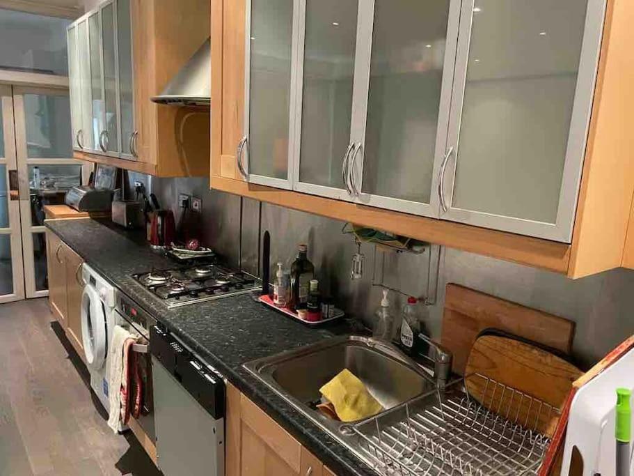 Large Studio Flat In Kensington Londra Esterno foto