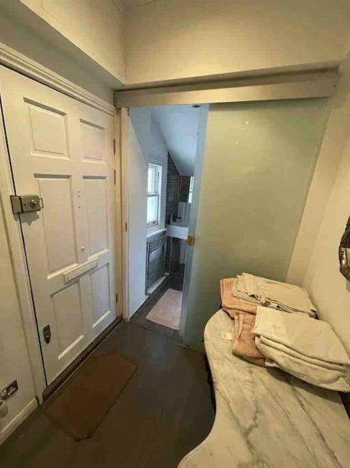 Large Studio Flat In Kensington Londra Esterno foto