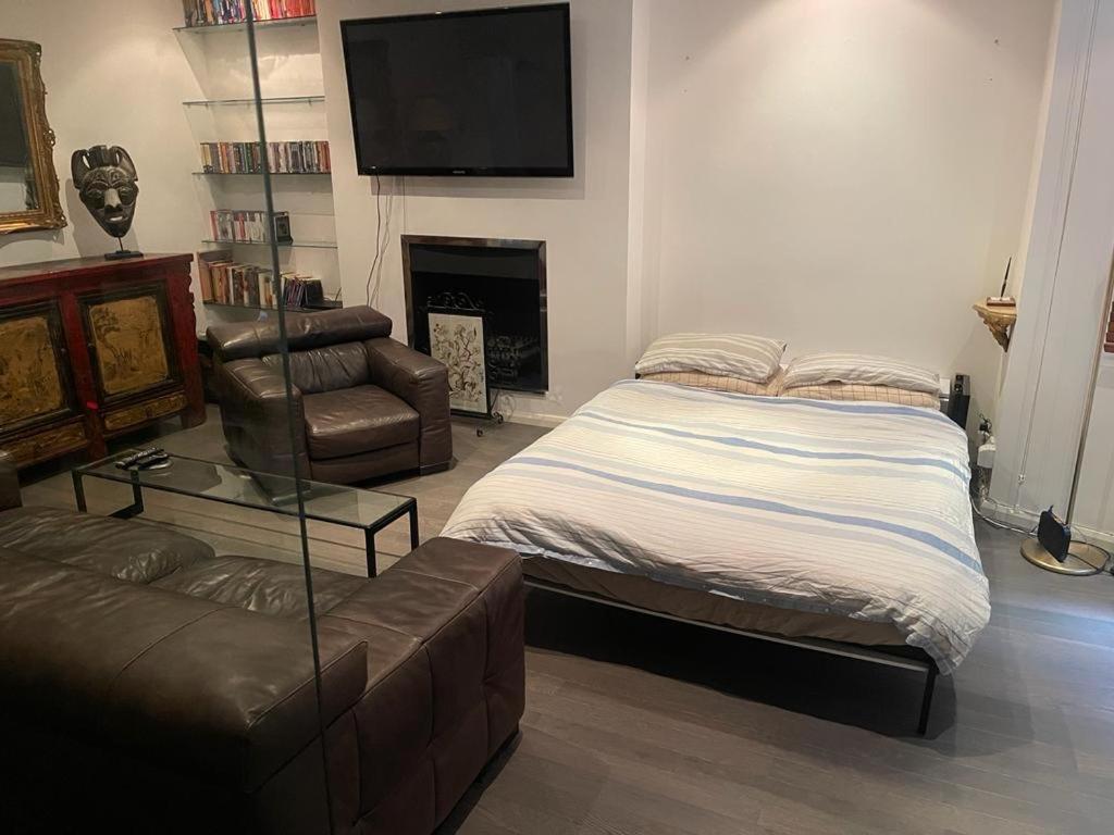 Large Studio Flat In Kensington Londra Esterno foto