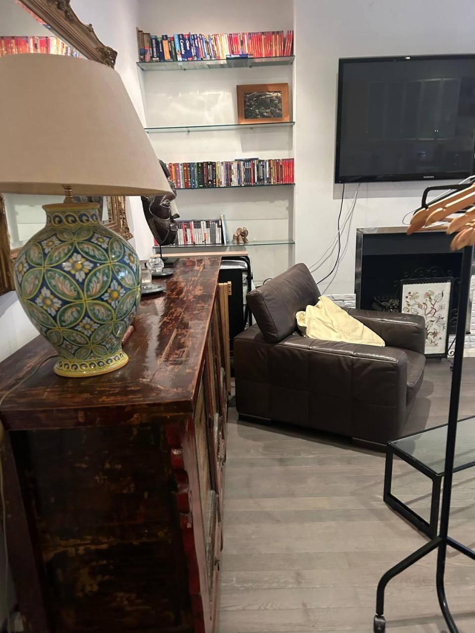 Large Studio Flat In Kensington Londra Esterno foto